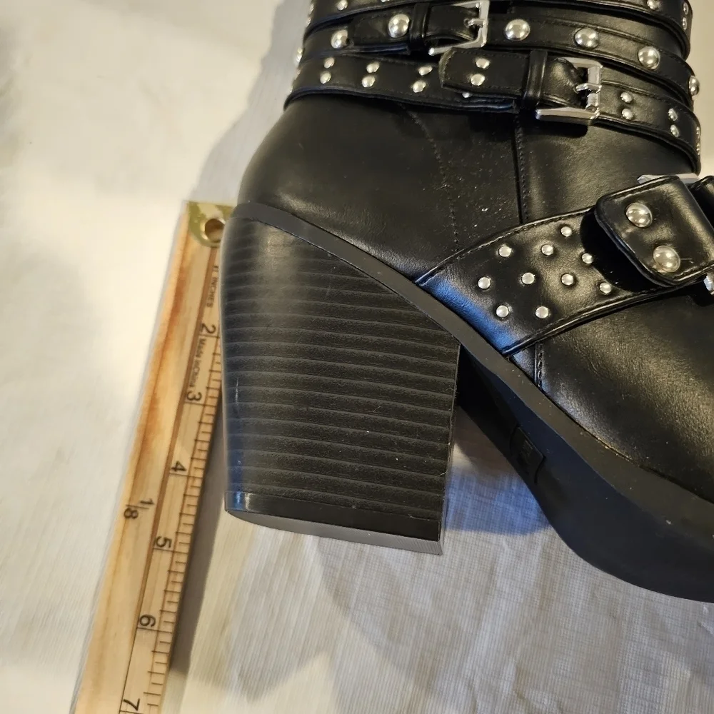 Madden GIRL Kalleb studded moto ankle boots sz 11 M